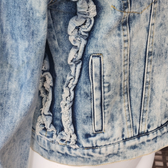 ELAN Ruffled Acid Washed Jean Jacket - Picture 6 of 10